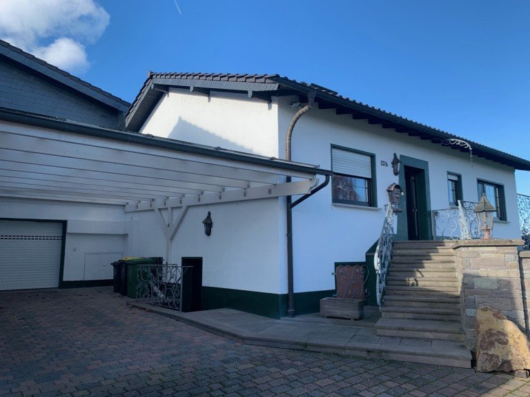 Vorderansicht Bad Honnef Einfamilienhaus BAD HONNEF, tolles Einfamilienhaus / Bungalow mit ca. 185 m� Wfl., ca. 822 m� GrSt. Keller, Garage