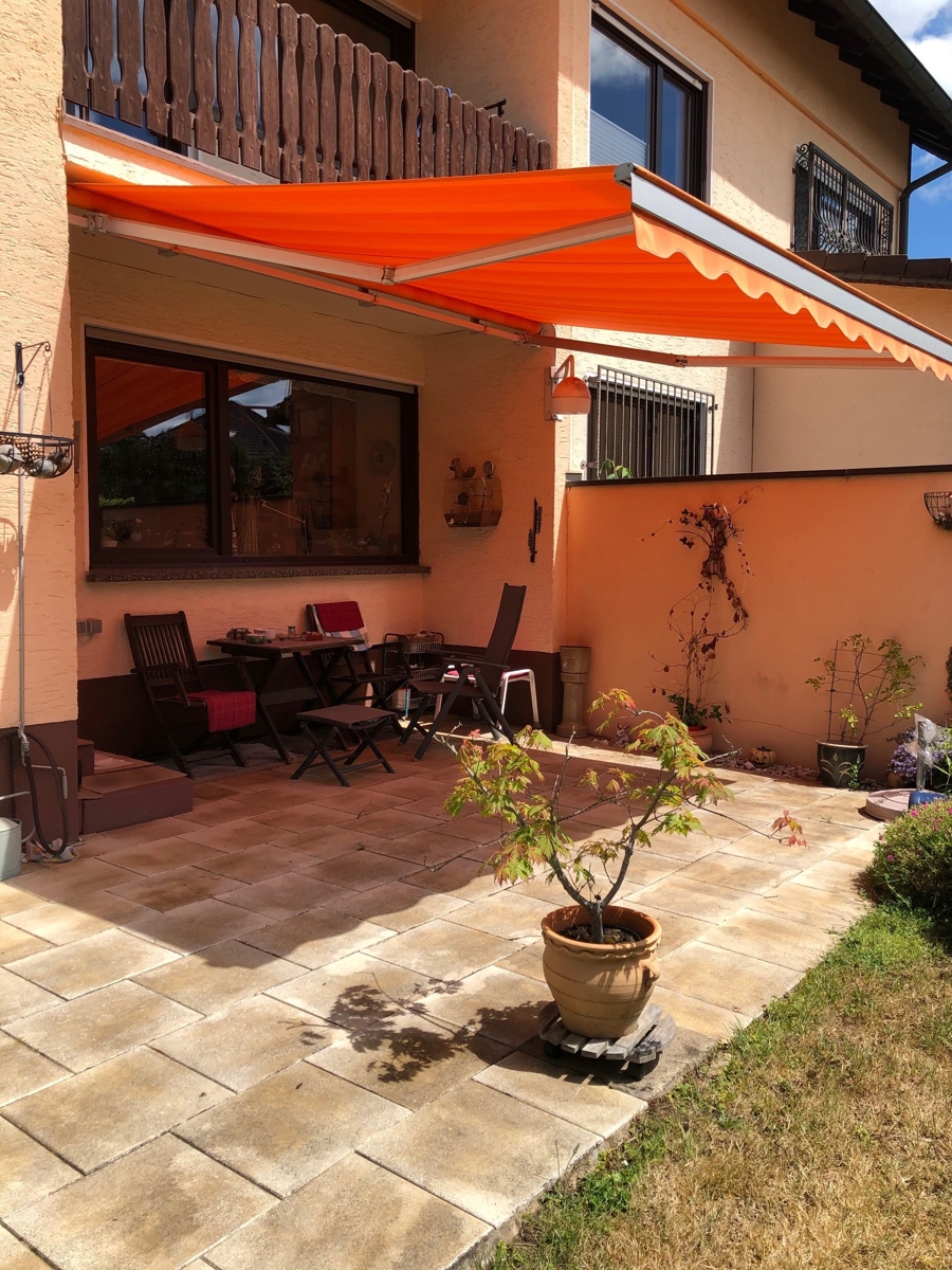 Ansicht Terrasse mit Markise Doppelhaush�lfte Sankt Augustin