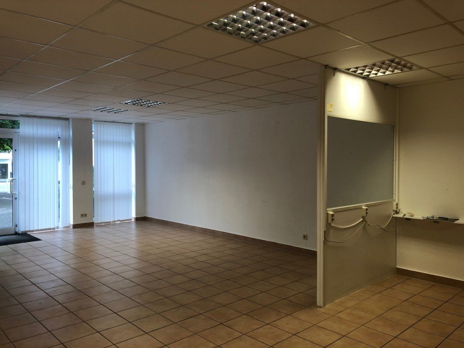 Laden ,- und Verkausfl�che B�rofl�che Sankt Augustin