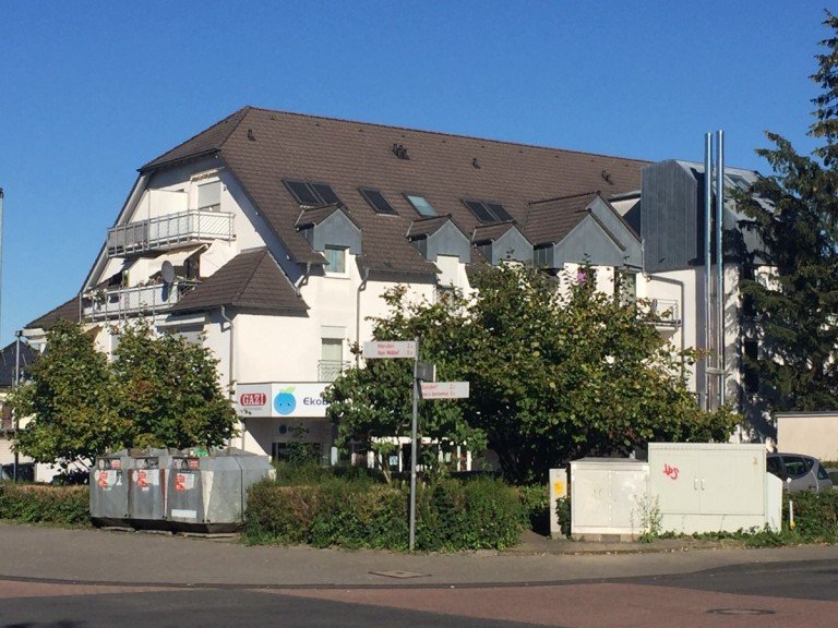 Objektansicht Sankt Augustin / Niederpleis Etagenwohnung SANKT AUGUSTIN, sch�ne 2-Zimmer-Wohnung mit heller K�che, 60 m� Wfl., gro�er Balkon, helles Duschbad