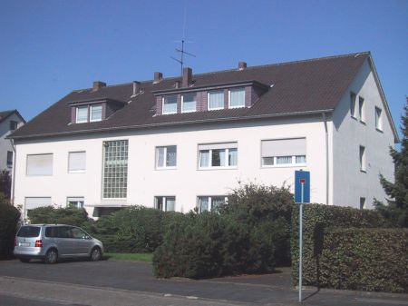Au�enansicht 1 Sankt Augustin - Niederberg Dachgeschosswohnung Sankt Augustin Niederberg in top Lage !! 3 Zi-Whg., ca. 63 m� Wfl. im 9 Fam.Haus mit Gartenbenutzung