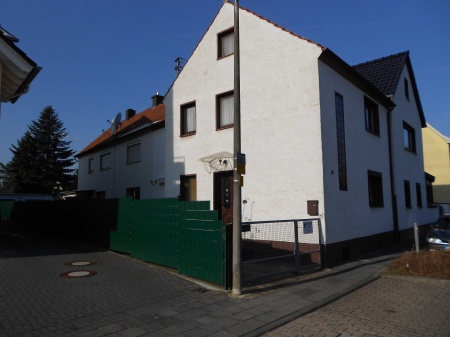 Aussenansicht Sankt Augustin / Niederpleis Mehrfamilienhaus SANKT AUGUSTIN-NIEDERPLEIS, Ein- bzw. Zweifam. Haus + Apptm., ges. Wfl. ca. 280 m�, ca. 750 m� GrSt.