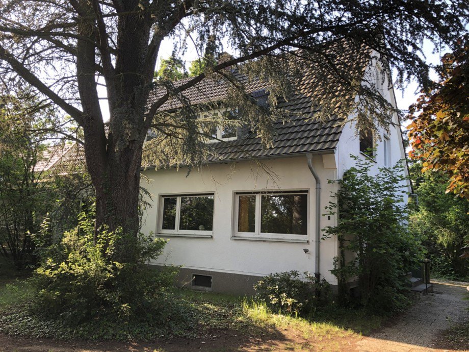 Seitenansicht mit Zufahrt Zweifamilienhaus Sankt Augustin