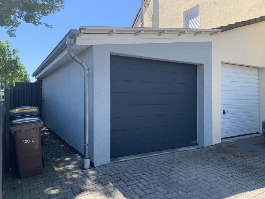 Garage mit seitlicher Staufl�che Reihenhaus Sankt Augustin