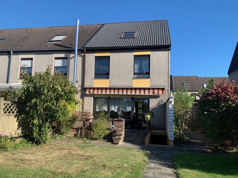 R�ckansicht Sankt Augustin Reihenendhaus SANKT AUGUSTIN, gro�es Einfamilien-Reihenhaus, 5-6 Zimmer, ca. 130 m� WNfl. + Keller, Garten, Garage