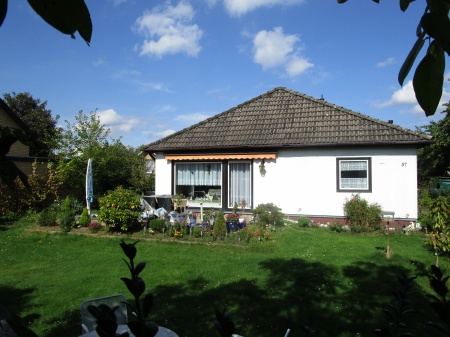 Gartenansicht Sankt Augustin Einfamilienhaus SANKT AUGUSTIN freist. EFH 104 m� WNfl. mit Vollkeller erbaut auf einem 641 m� GrSt Terrasse, Garten