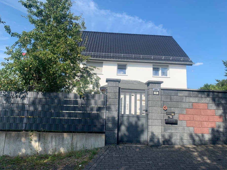 Ansicht mit Einfahrt Einfamilienhaus Buchholz (Westerwald) / K�lsch-B�llesbach