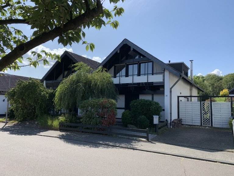 Au�enansicht Sankt Augustin - Birlinghoven Doppelhaush�lfte SANKT AUGUSTIN, Top DHH mit Stellplatz und Garage, 4 Zi., KDB, ca. 120 m� WNfl, mit Terrasse, Garten