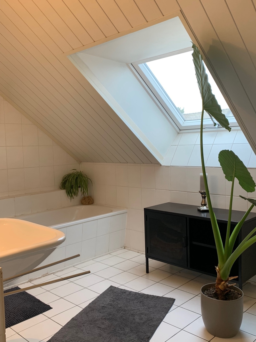 Ansicht Badezimmer mit Wanne und Dusche Einfamilienhaus Sankt Augustin