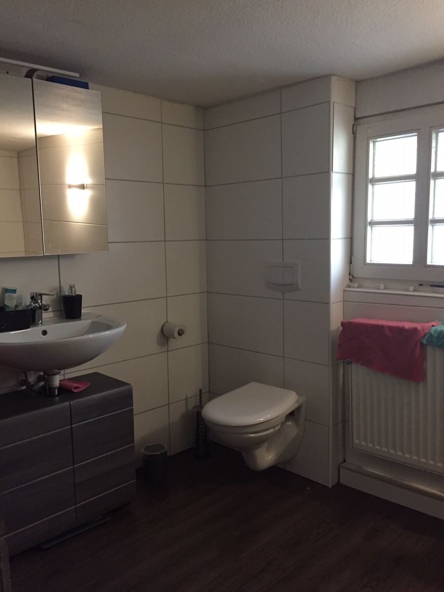 Badezimmer mit Tageslichtfenster Doppelhaush�lfte Sankt Augustin