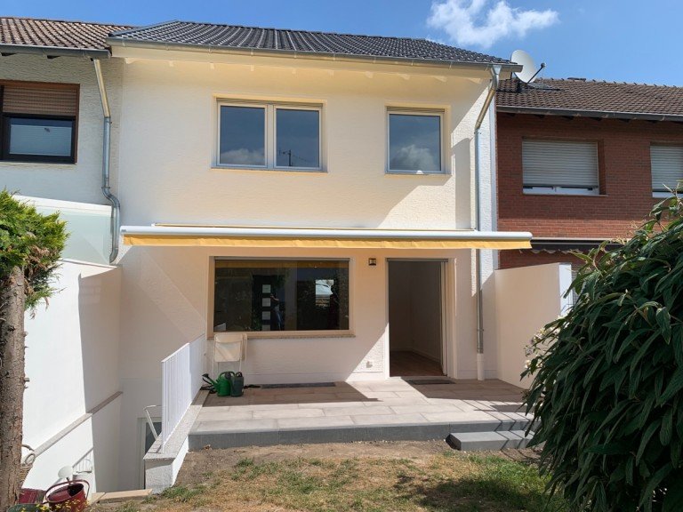 Garten und R�ckansicht Niederkassel Reihenhaus NIEDERKASSEL L�LSDORF, top EFH, ca. 100 m� Wfl., Top Ausstattung, 4 Zi., Keller, Garten, Garage, EBK