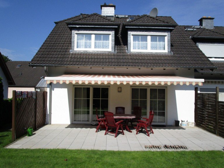 R�ckansicht Sankt Augustin / Niederpleis Doppelhaush�lfte SANKT AUGUSTIN-NIEDERPLEIS, DHH mit 4 Zim., ca. 130 m� Wfl. zzgl. Nutzfl., Terrasse, Garten, Carport