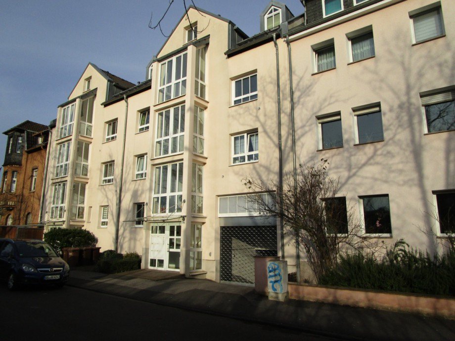 Aussenansicht mit Tiefgaragenzufahrt Etagenwohnung Troisdorf