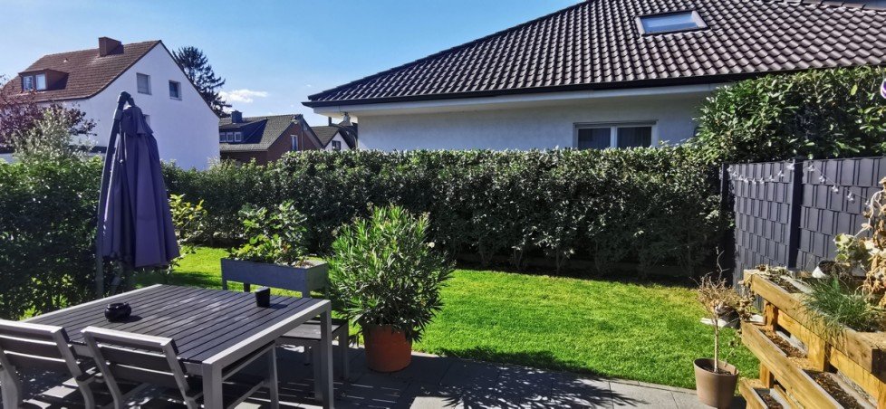 Hausansicht mit Garten Reihenendhaus Niederkassel
