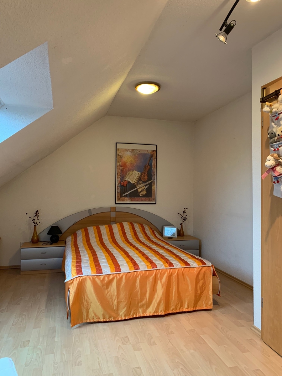 Zimmer 1 im DG Reihenhaus Sankt Augustin