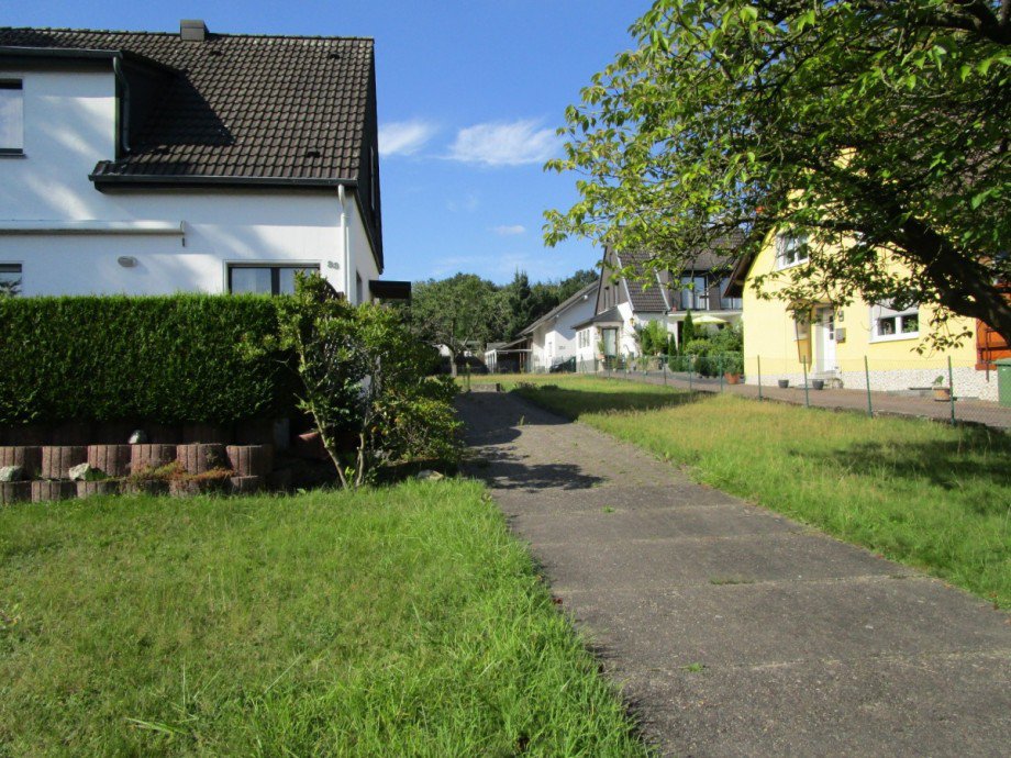 Zufahrt zum Haus Doppelhaush�lfte Siegburg