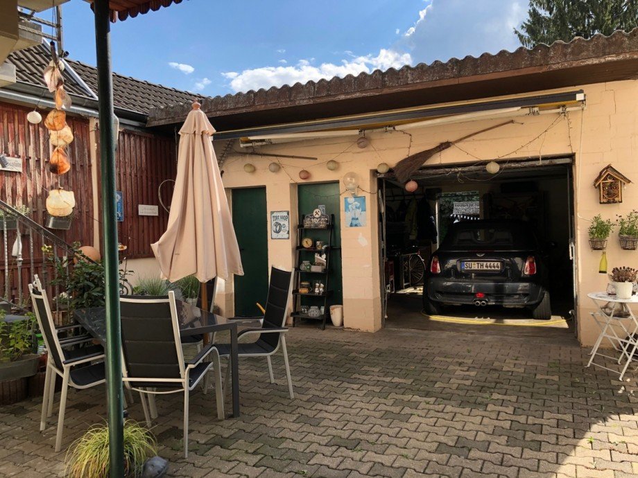 Innenhof mit Garage Etagenwohnung Niederkassel