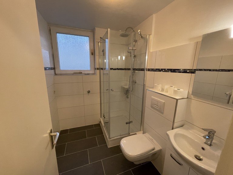 Dusch-Bad Bonn Etagenwohnung BONN BEUEL, tolle renovierte, helle 2 Zimmer-Wohnung, 63 m� Wfl., K�che, Diele, Bad-WC u. TG-Stellpl