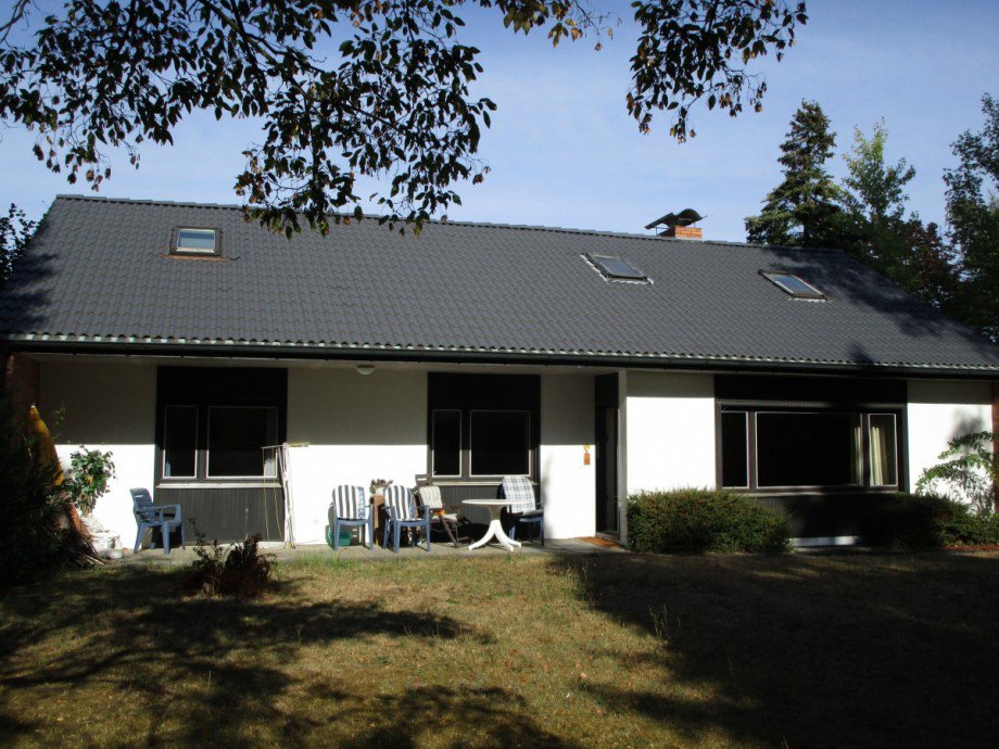 R�ckansicht mit Garten und Terrasse Einfamilienhaus Sankt Augustin