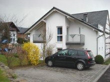 PKW-Stellfl�che am Objekt Neunkirchen-Seelscheid, Niedrigenergie DHH,96 m�, 3 Zi., Garten,Terrasse, Balkone, ruhige zentr.Lage