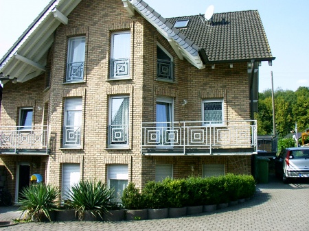 Frontansicht Doppelhaush�lfte Buchholz (Westerwald) / Jungeroth