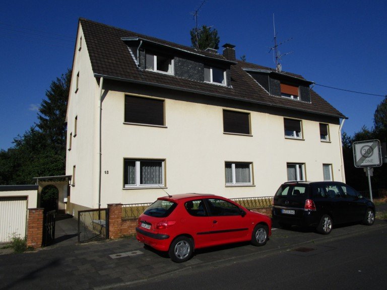 Aussenansicht Sankt Augustin - Hangelar Dachgeschosswohnung SANKT AUGUSTIN-HANGELAR, sehr zentral gelegene Dachgeschosswohnung, 3 Zimmer, ca. 60 m� Wfl., Garage