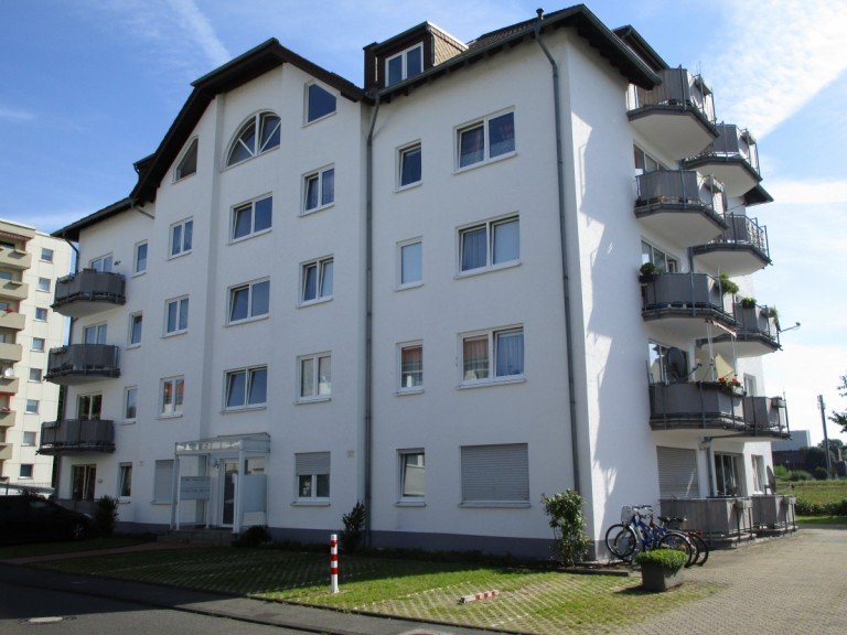 Hausansicht Sankt Augustin Etagenwohnung SANKT AUGUSTIN-MENDEN, sch�ne Wohnung im 2. OG, 3 Zim. mit ca. 64 m� Wfl., Balkon, Keller, Stellpl.