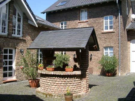 Brunnen im Innenhof B�rohaus Bornheim