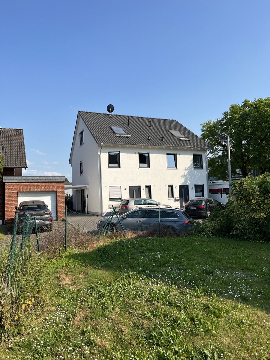 Vorderansicht Doppelhaush�lfte Pulheim / Geyen