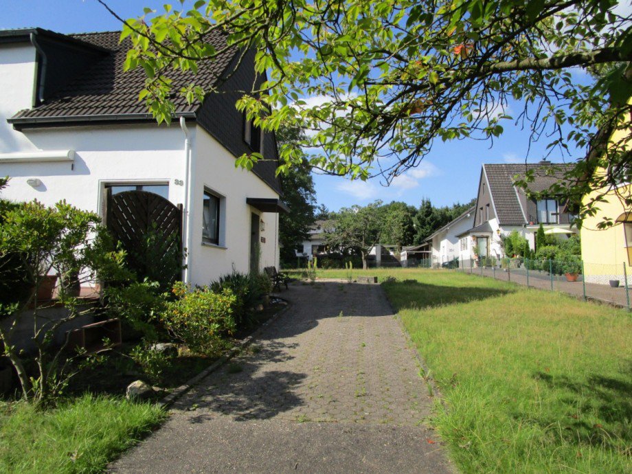 Zufahrt zum Haus Doppelhaush�lfte Siegburg