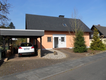 Hausansicht Dachgeschosswohnung Sankt Augustin