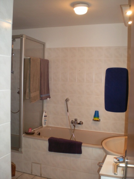 Bad mit Wanne und Dusche Erdgeschosswohnung Sankt Augustin