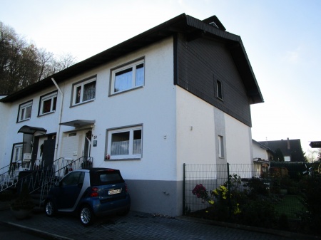 Hausansicht Lohmar - Donrath Reiheneckhaus LOHMAR, sch�nes Reiheneckhaus mit 4-5 Zi, ca. 120 m� Wfl. mit Wintergarten, Keller, ca. 300 m� Grst.