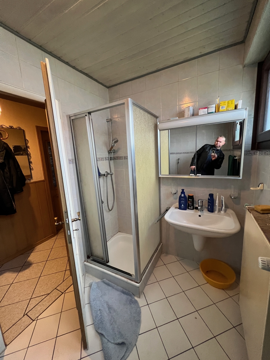 Badezimmer im Untergeschoss Bungalow Sankt Augustin
