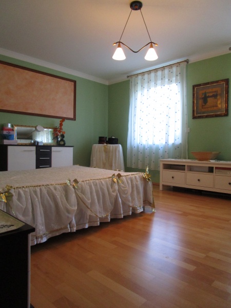 Elternschlafzimmer Wohnung 2 Mehrfamilienhaus K�nigswinter