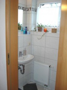 G�ste-WC Bild 2 Neunkirchen-Seelscheid, Niedrigenergie DHH,96 m�, 3 Zi., Garten,Terrasse, Balkone, ruhige zentr.Lage