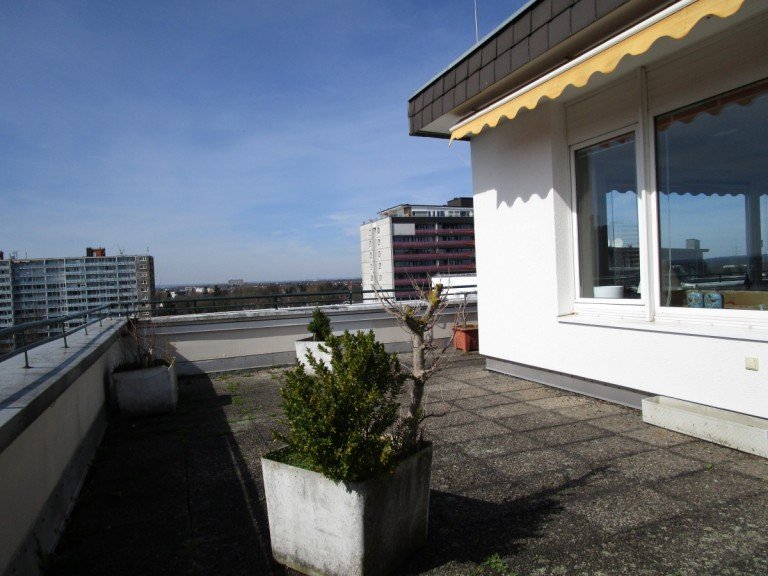 Dachterrasse Sankt Augustin / Niederpleis Penthousewohnung SANKT AUGUSTIN +++Penthouse-Wohnung mit Dachterrasse +++ 4 Zimmer, ca. 129 m� Wfl. in zentraler Lage