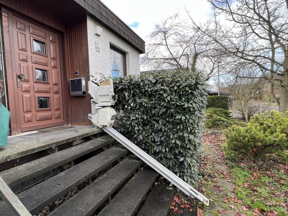 Hauseingang mit Treppenlift Bungalow Sankt Augustin