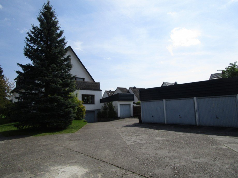 Garagenhof Zweifamilienhaus Lohmar