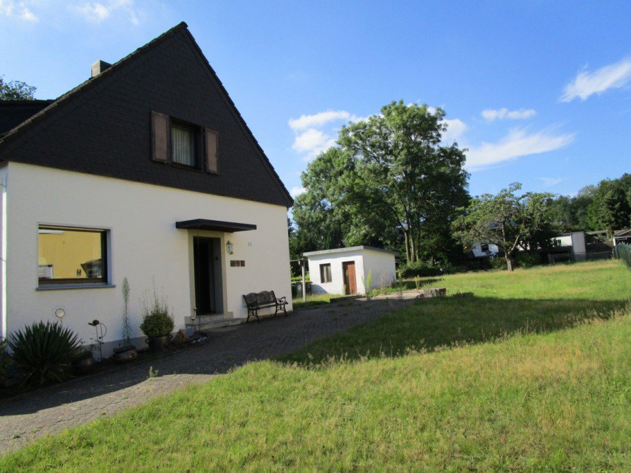 Ansicht gro�es Grundst�ck Doppelhaush�lfte Siegburg