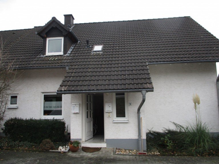 Aussenansicht Bergneustadt / Wiedenest Etagenwohnung BERGNEUSTADT,TOP 4-Zi. ETW im gepflegten 3-Part.Haus mit ca.90 m� Wfl., 2 Stellpl. und Gartenanteil.