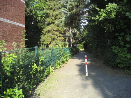 Zuweg zum Haus Etagenwohnung Sankt Augustin