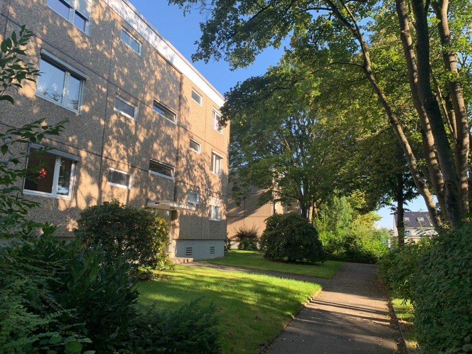 Weg zu den H�usern Etagenwohnung Sankt Augustin