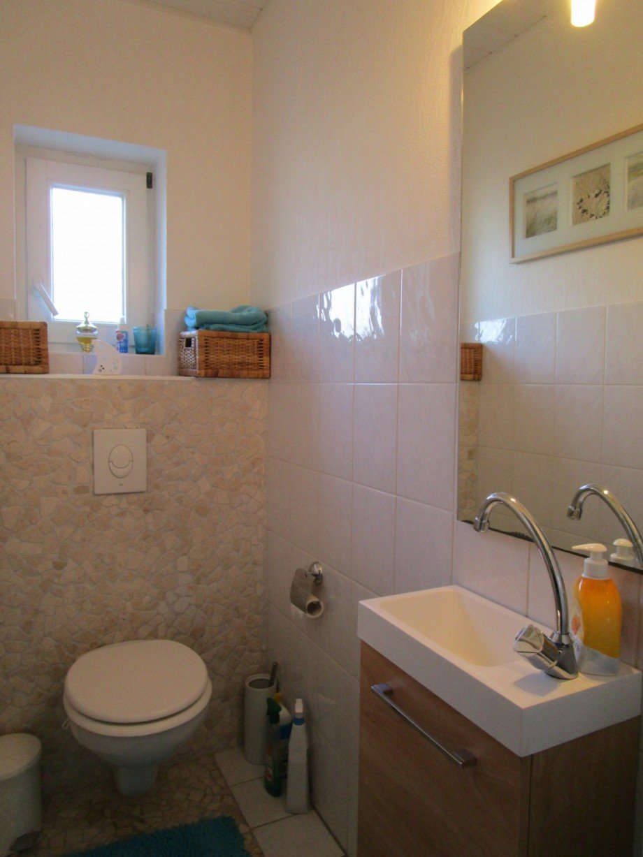 Ansicht G�ste-WC mit Fesnter Reihenhaus Sankt Augustin