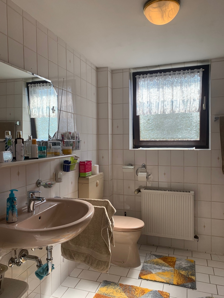 Bad mit Wanne und Dusche Etagenwohnung Sankt Augustin