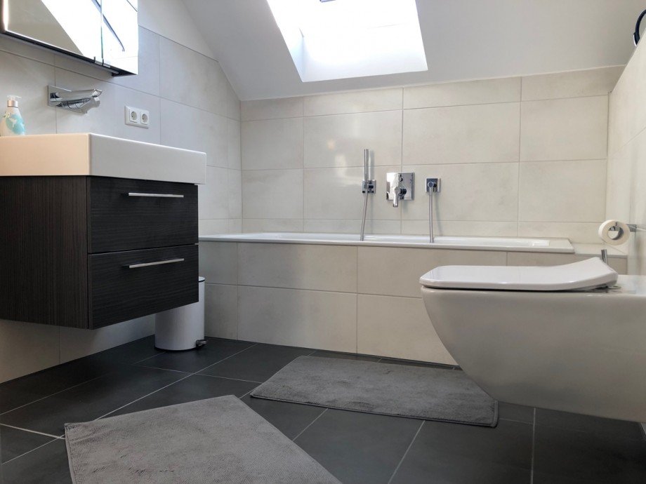 neues Badezimmer im DG Doppelhaush�lfte Sankt Augustin