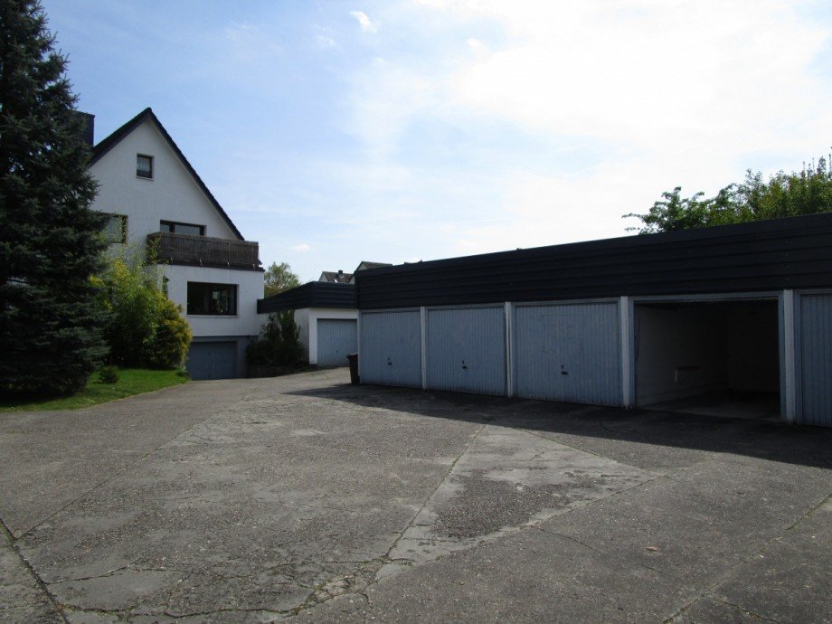 Garagenhof Mehrfamilienhaus Lohmar