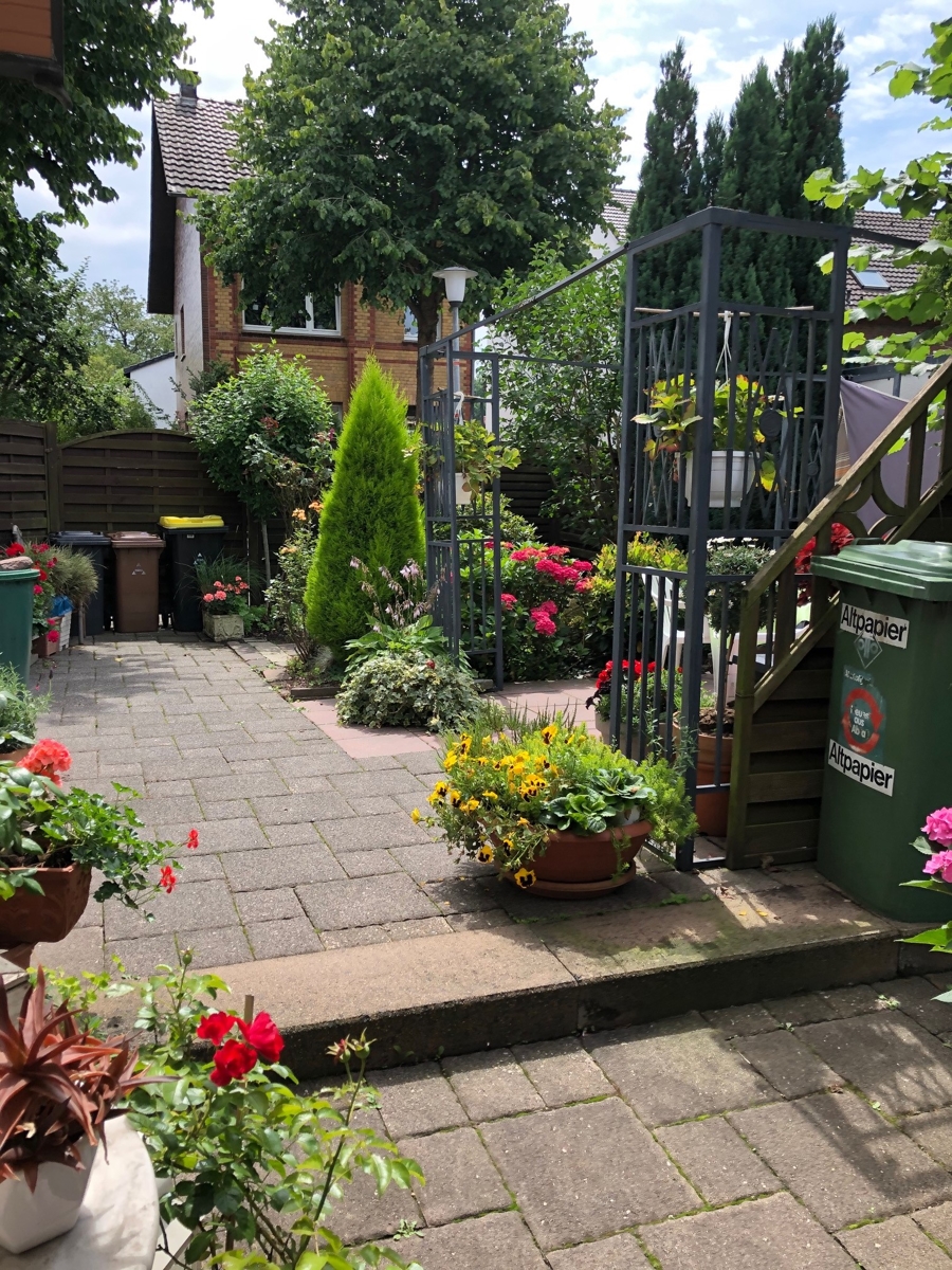Blick auf die Terrasse im EG Einfamilienhaus Hennef (Sieg)