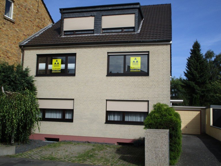 Hausansicht Bonn / P�tzchen Etagenwohnung BONN, tolle 3-Zimmer-ETW. im 1. OG eines 3-Part.-Hauses, ca. 92,5 m� Wfl., Balkon, Stellpl., Keller