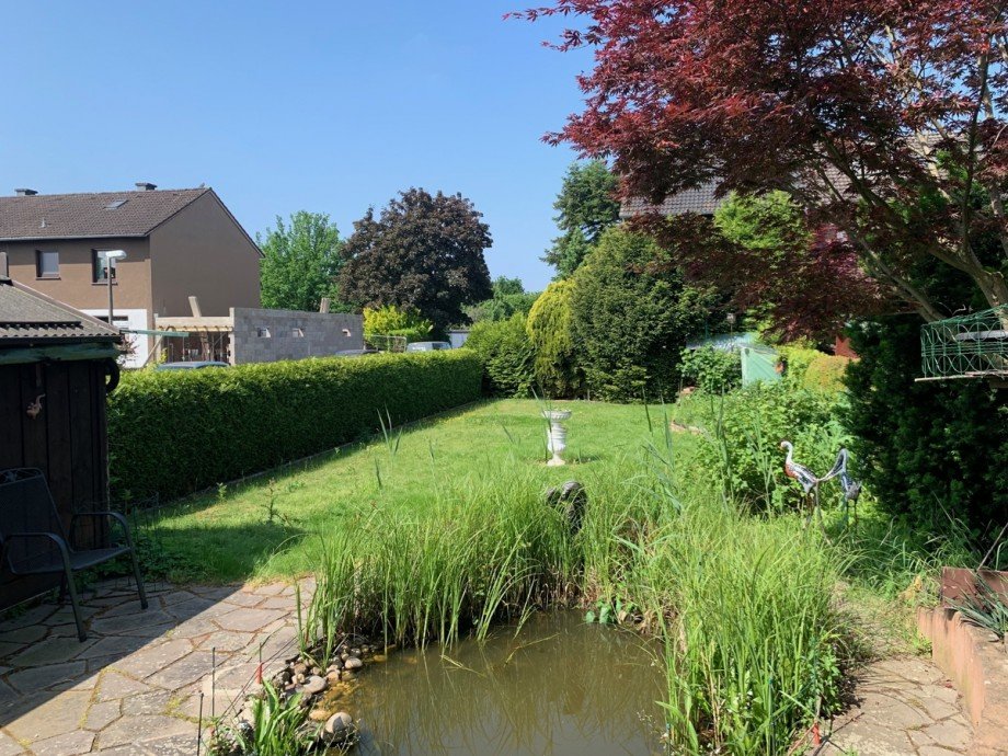 Garten mit Teich Reiheneckhaus Sankt Augustin